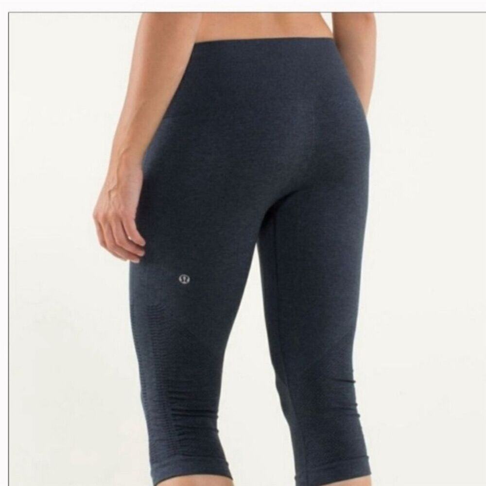 Lululemon In The Flow Crop II Leggings Heathered Navy Size 10 High-Rise Yoga Gym